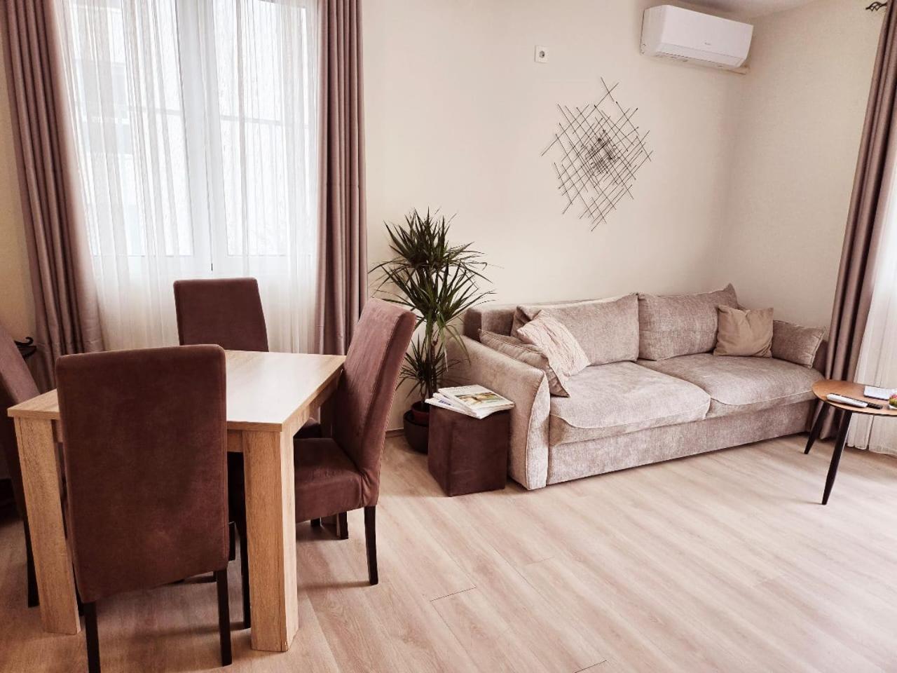Nikcevic Apartament *