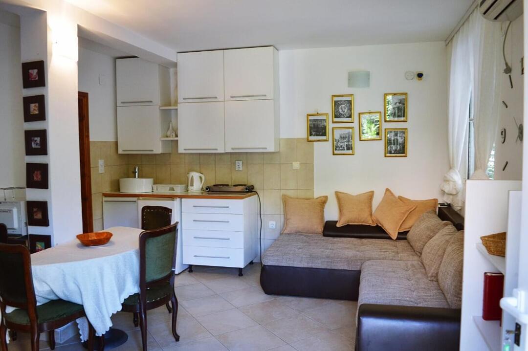 Nikcevic Apartament *